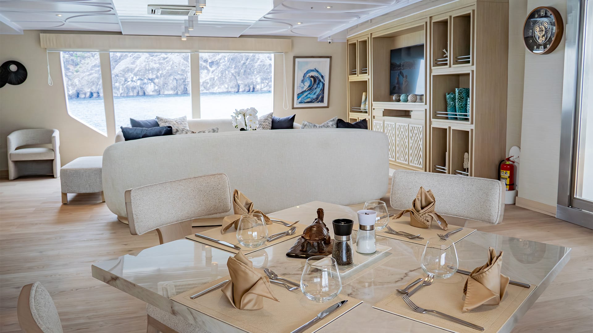 endemic-luxury-lounge-and-dining