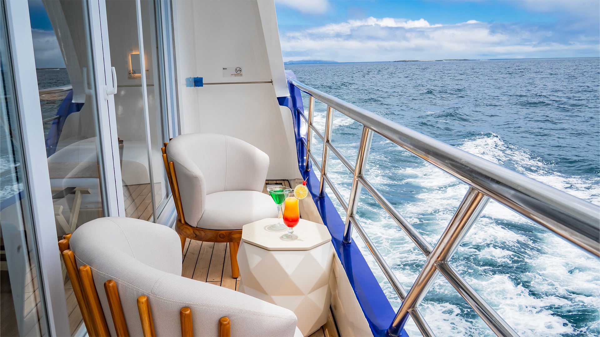 galapagos-endemic-private-balcony