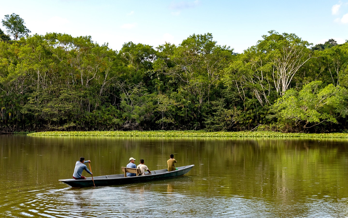 People boating on a mandi lagoon.